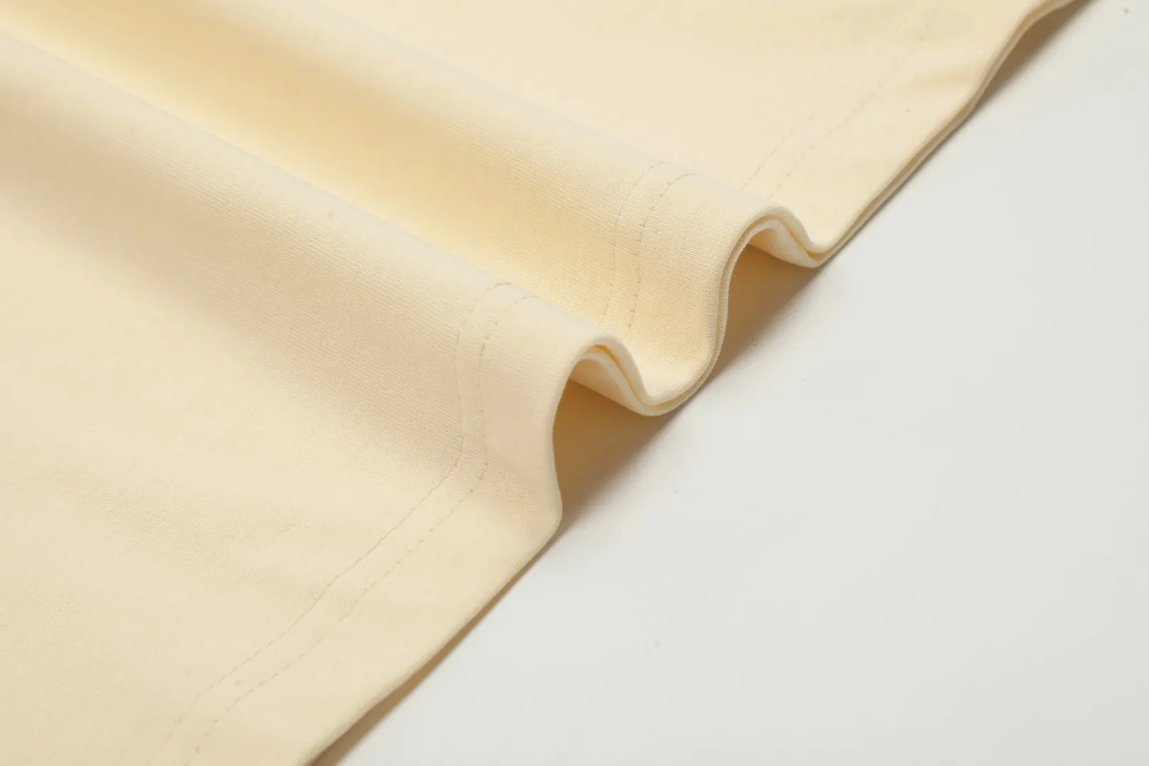 vivienne west wood Queen Mother West Jingdong Maillard color matching small label embroidered short-sleeved color matching high-end niche fashionable must-have matching style 2024 top hot style No need to say more details directly open the full range of correct accessories every detail is completely restored and directly filled up Size: XS-L Color: coffee apricot